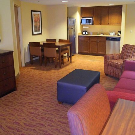 Hampton Inn Altoona Exteriör bild