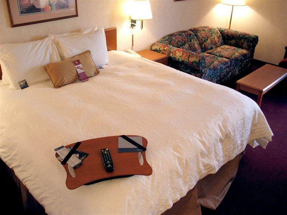 Hampton Inn Altoona Exteriör bild