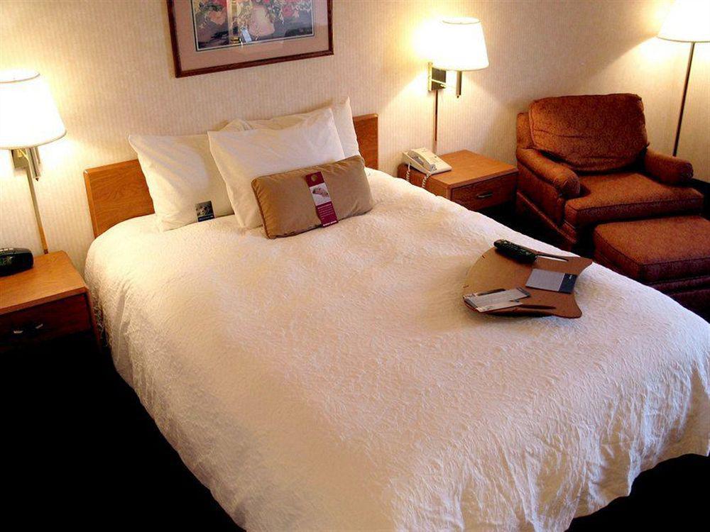 Hampton Inn Altoona Exteriör bild